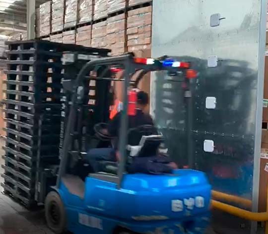 pallets atravesando un arco rfid en Mexico