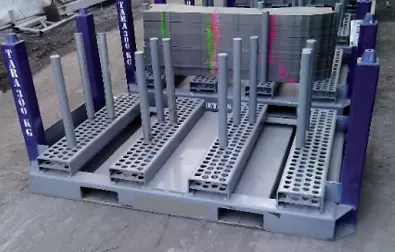 Containers and transport stillages in the automotive sector