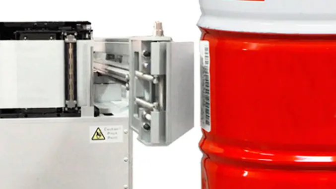 Maquina etiquetando pallet