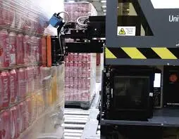 Maquina etiquetando pallets